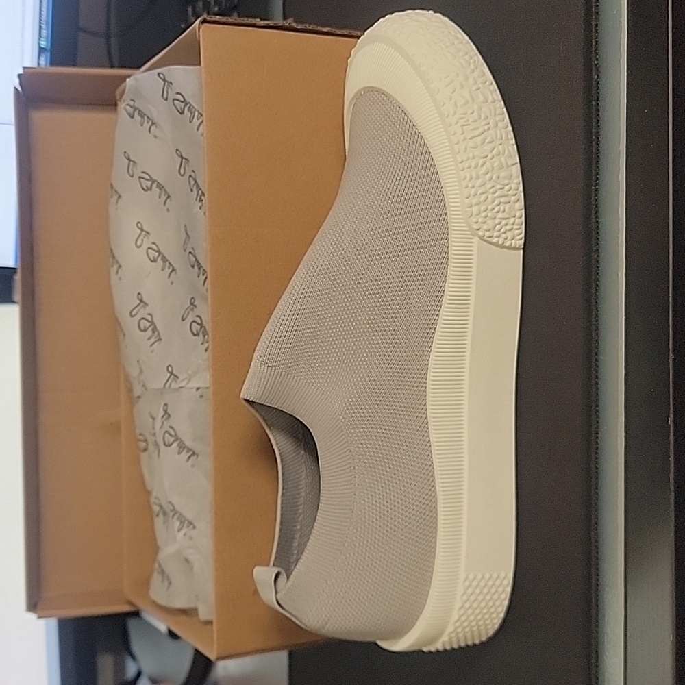 BRAND NEW LaSheelah Forever Link Slip On
